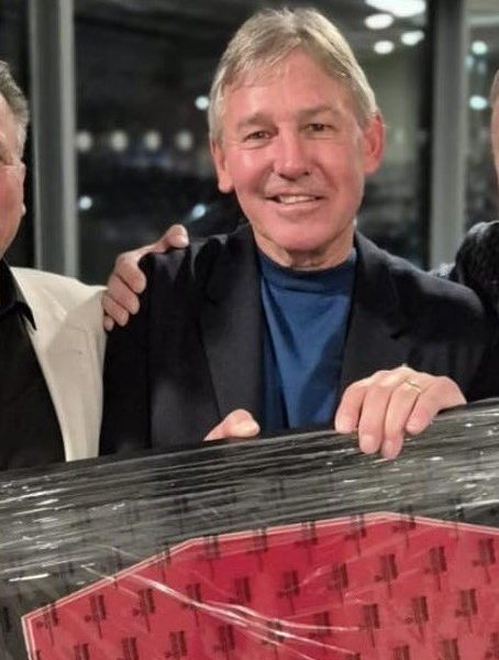 Framed Manchester United Legend Bryan Robson Autographed Signed Shirt